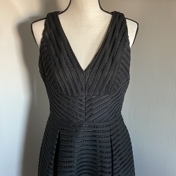 Ivanka Trump black dress like lace - Picture 2 of 9